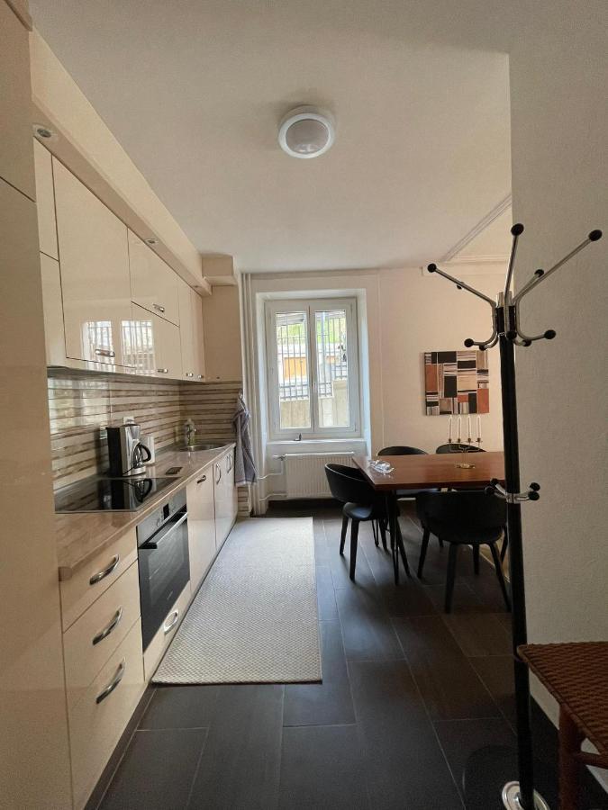 Appartement LUNA avec parking couvert privé Le Locle Extérieur photo